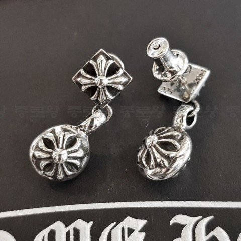 Chrome Hearts 크롬하츠 크로스 블럭 원볼 크로스 귀걸이